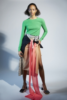 http://www.julie-nivert.com/files/gimgs/th-70_julie-nivert-a-part-emmanuelle-4_v2.jpg